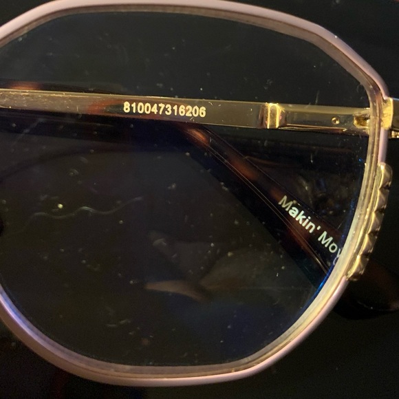 Prive Revaux Circle Back
Blue Light Readers
Strength 3-3.5
Pink/Gold 3 - Picture 8 of 9